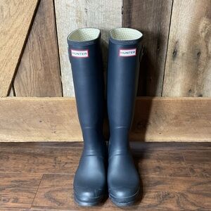 Hunter Original Tall Adjustable Back Waterproof Rain Boot Matte Navy Size 8 EUC
